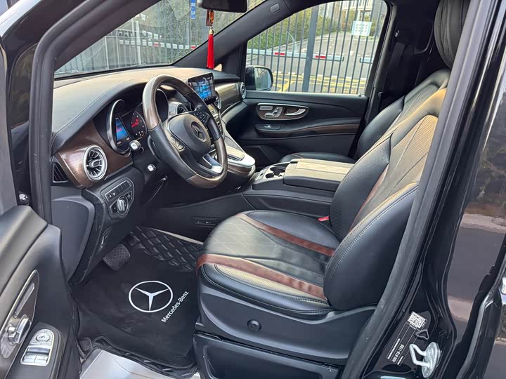 Фото 7 - Mercedes-Benz V-Class