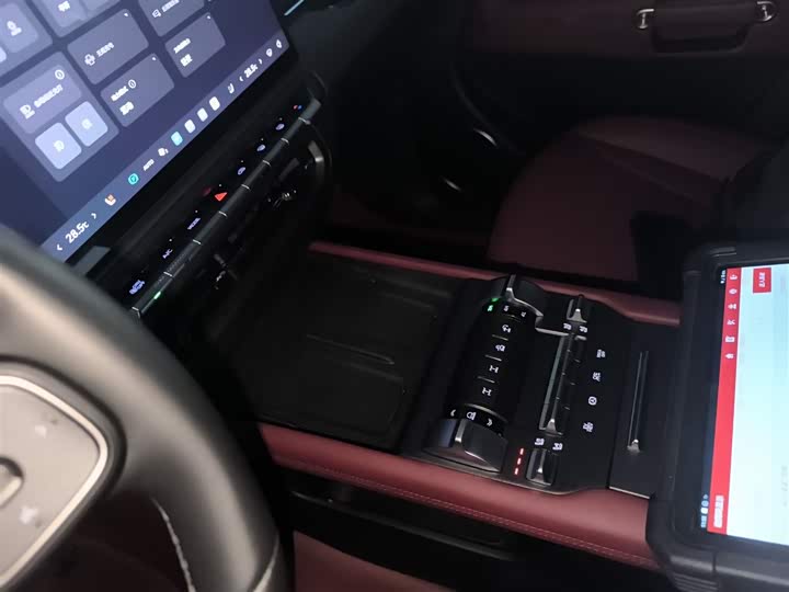 Фото 14 - Tank 300 Hybrid