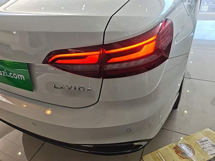 Фото 8 - Volkswagen Lavida