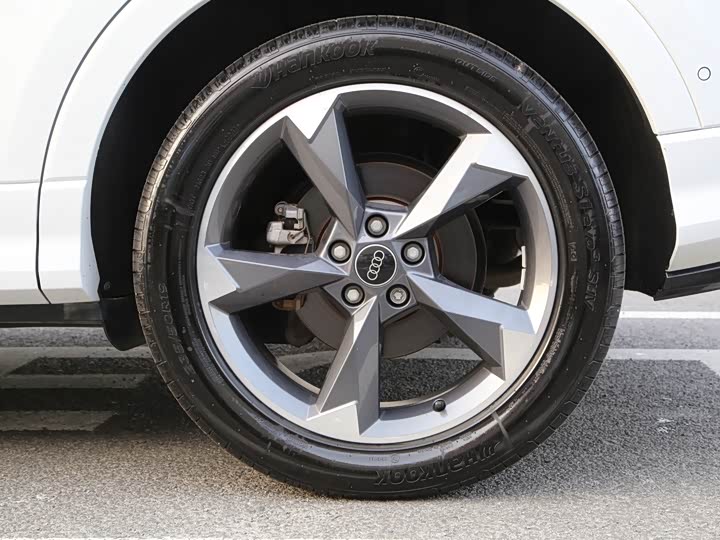 Фото 18 - Audi Q3