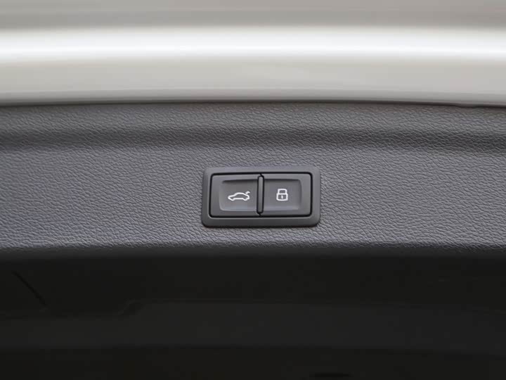 Фото 8 - Audi Q3