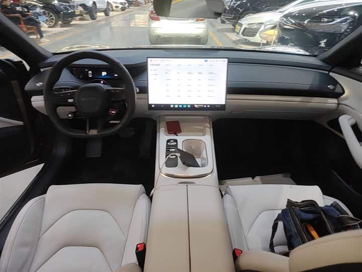 Фото 10 - Xiaomi SU7