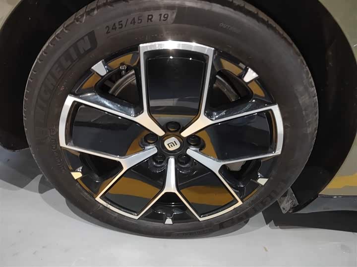 Фото 25 - Xiaomi SU7