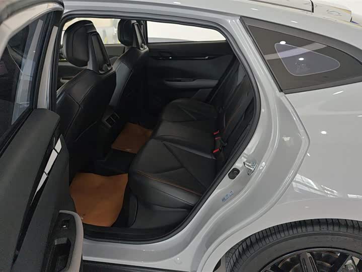 Фото 11 - Changan UNI-V