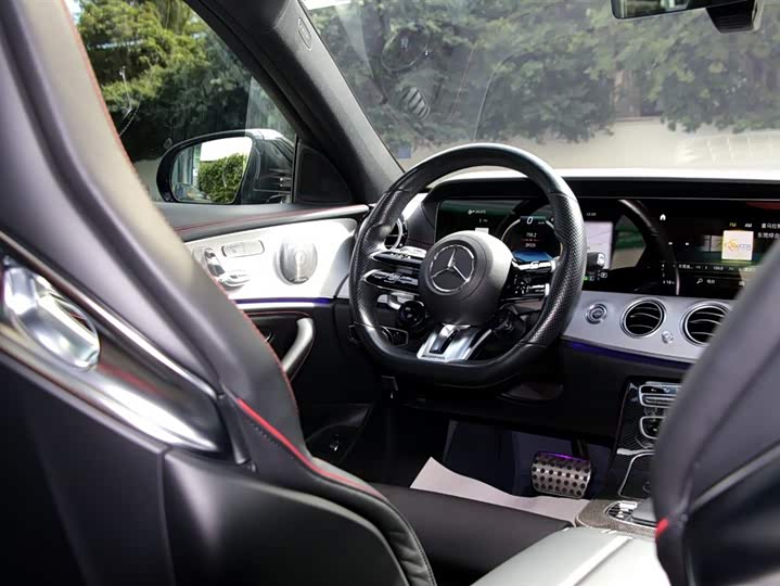 Фото 14 - Mercedes-Benz E-Class AMG