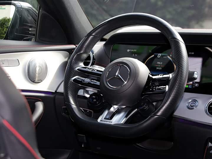 Фото 15 - Mercedes-Benz E-Class AMG