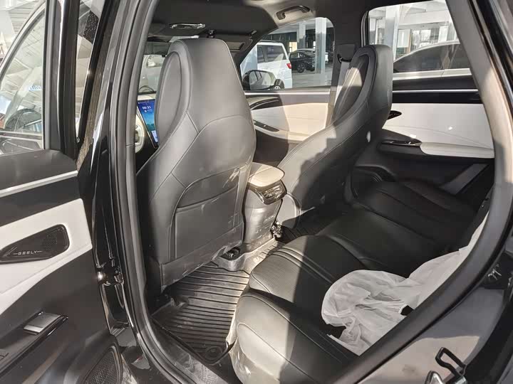 Фото 9 - Geely Galaxy L7