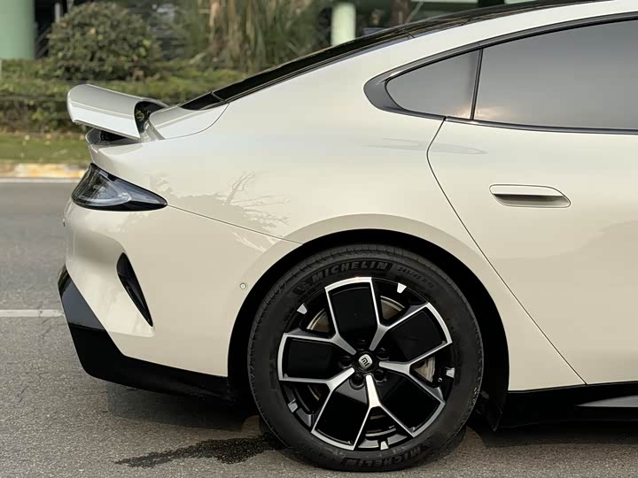 Фото 15 - Xiaomi SU7