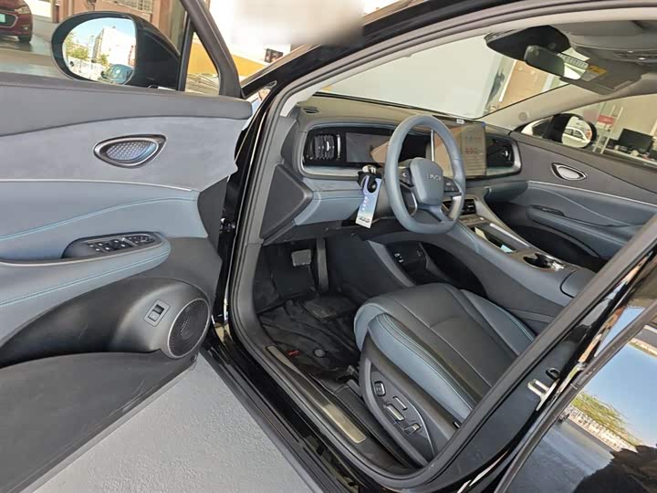 Фото 16 - BYD Sea Lion 07 DM-i Hybrid