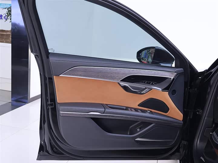 Фото 19 - Audi A8