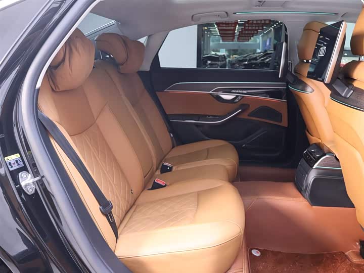 Фото 22 - Audi A8