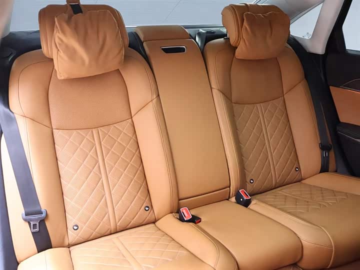 Фото 24 - Audi A8