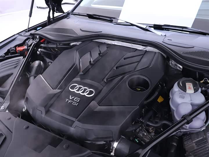 Фото 26 - Audi A8
