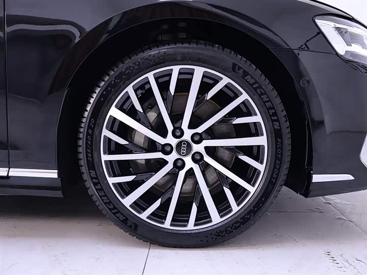 Фото 6 - Audi A8