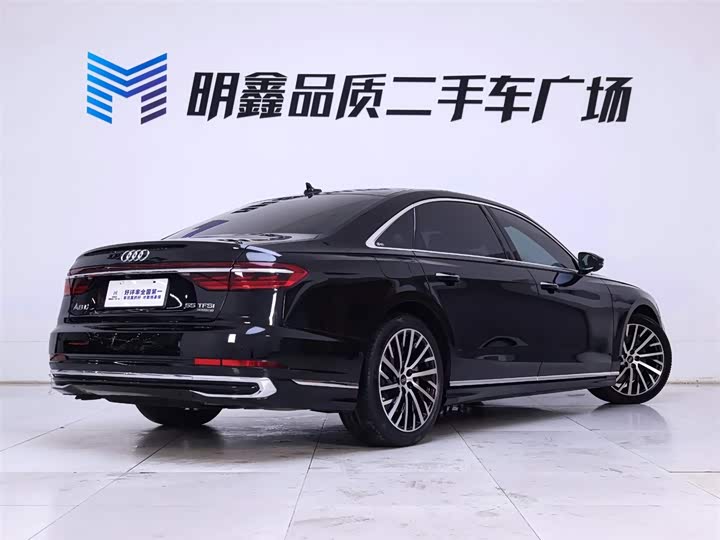 Фото 7 - Audi A8