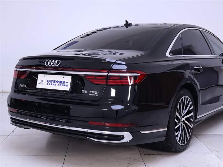 Фото 8 - Audi A8