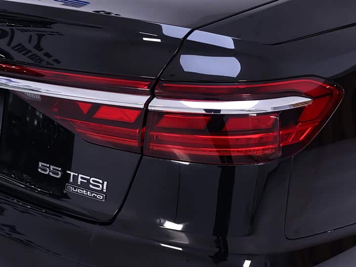 Фото 9 - Audi A8