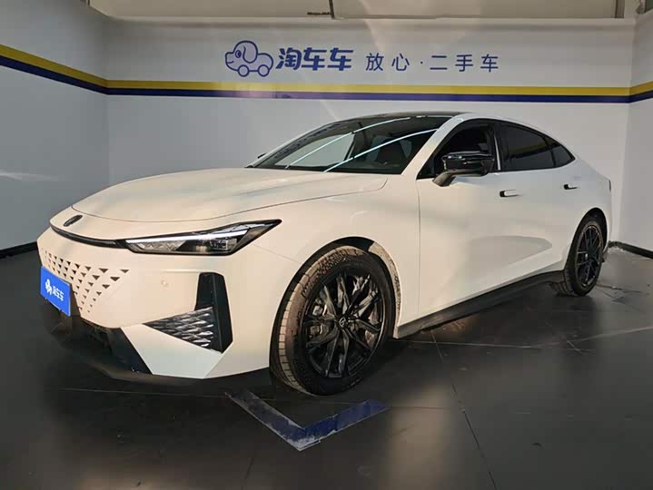 Фото 1 - Changan UNI-V