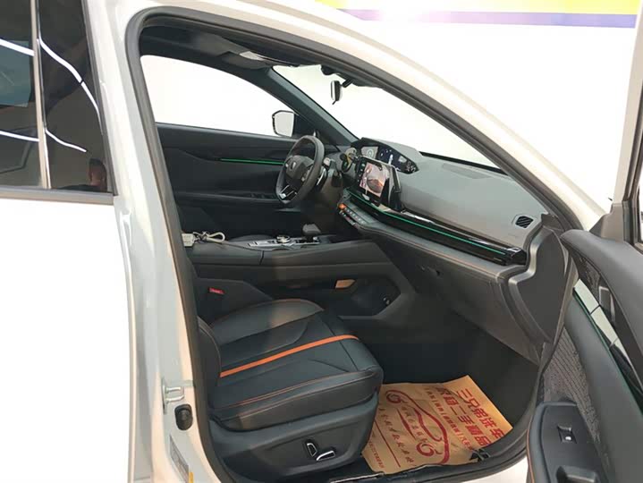 Фото 8 - Changan UNI-V