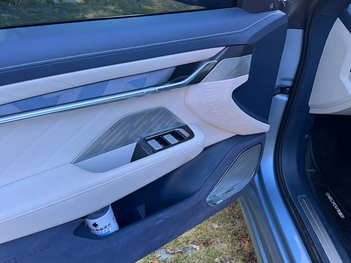 Фото 3 - Zeekr 001