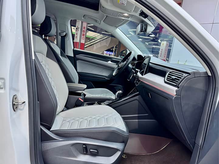 Фото 18 - Volkswagen Tayron