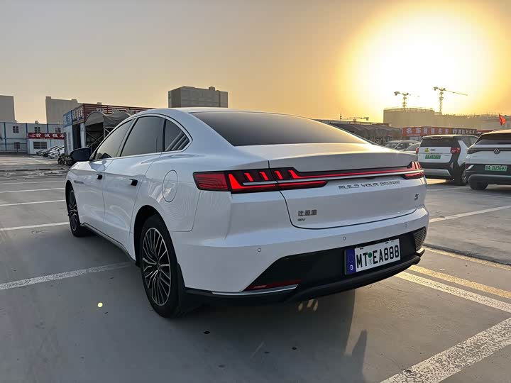 Фото 14 - BYD Han