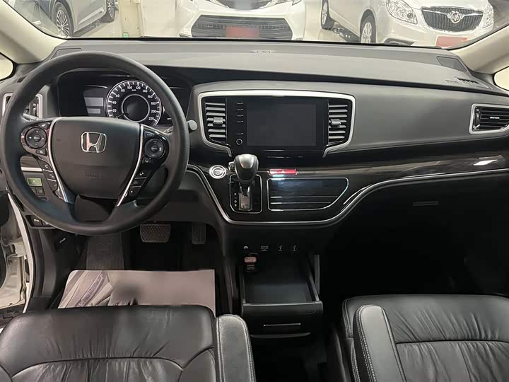 Фото 8 - Honda Odyssey