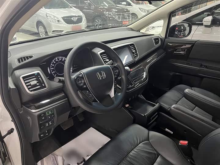 Фото 9 - Honda Odyssey