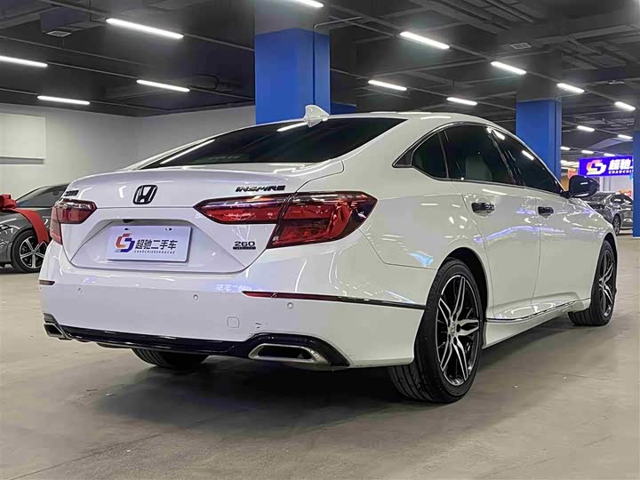 Фото 2 - Honda Inspire