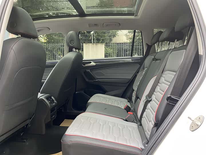 Фото 15 - Volkswagen Tiguan L Hybrid