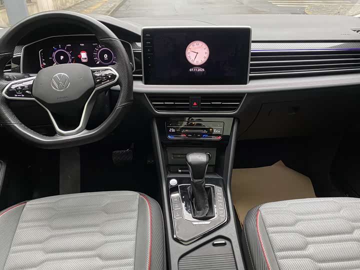 Фото 16 - Volkswagen Tiguan L Hybrid