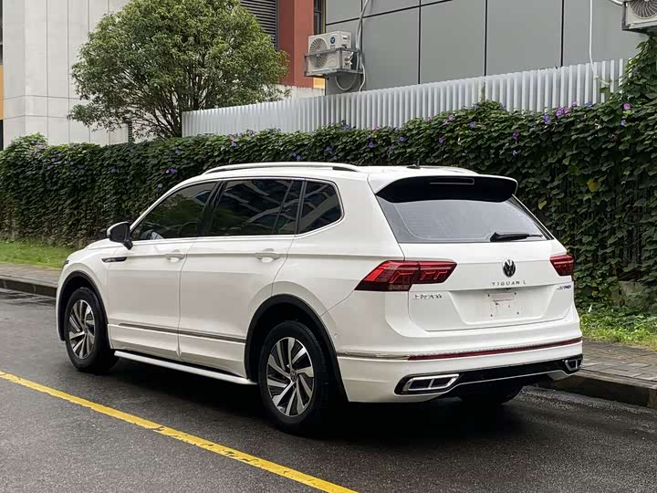 Фото 20 - Volkswagen Tiguan L Hybrid