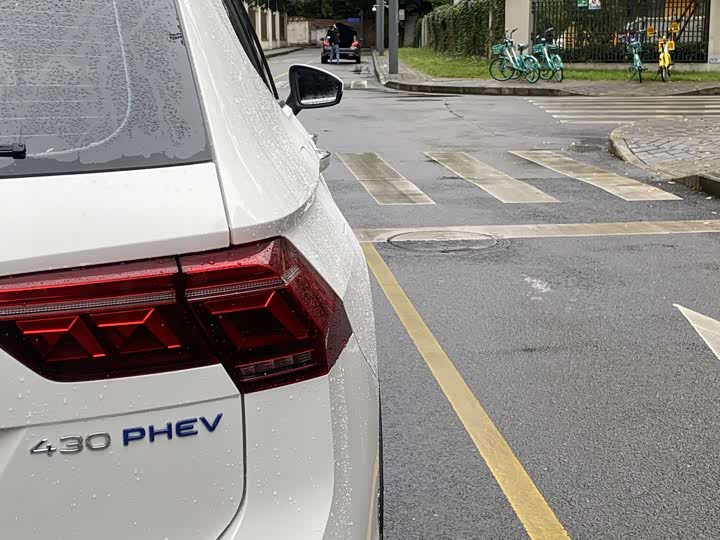 Фото 21 - Volkswagen Tiguan L Hybrid