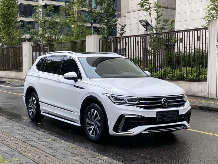 Фото 3 - Volkswagen Tiguan L Hybrid