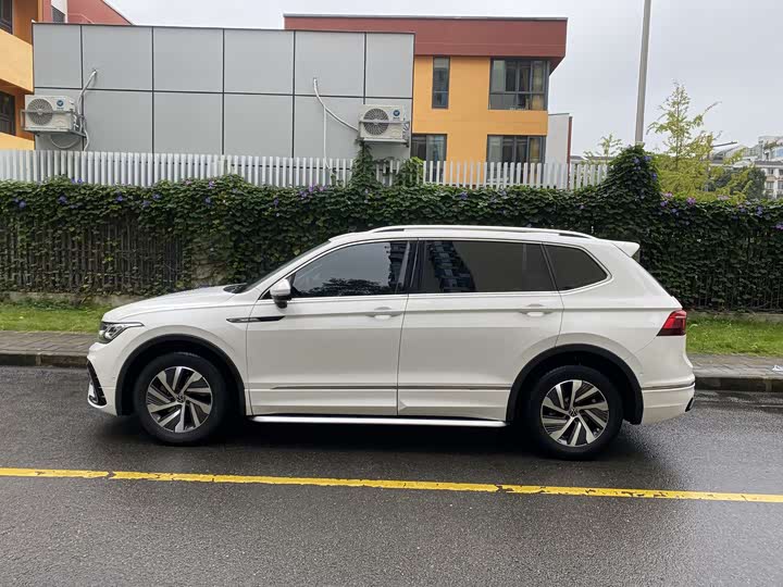 Фото 4 - Volkswagen Tiguan L Hybrid