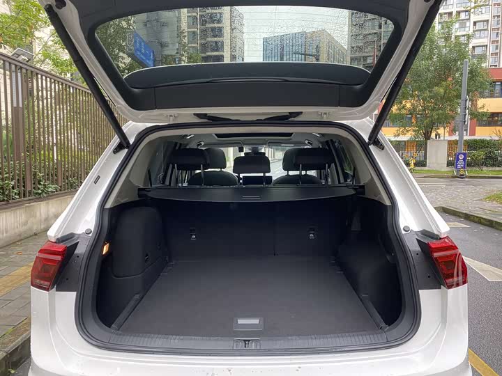 Фото 6 - Volkswagen Tiguan L Hybrid