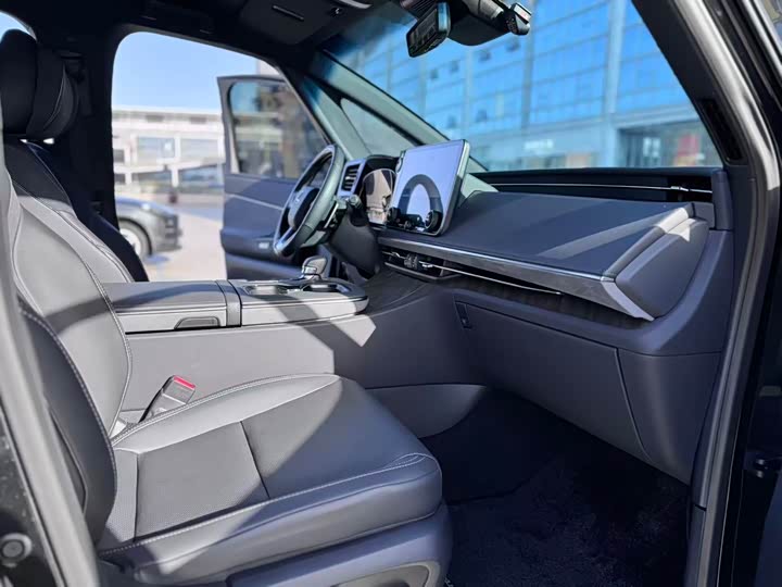 Фото 15 - Lexus LM