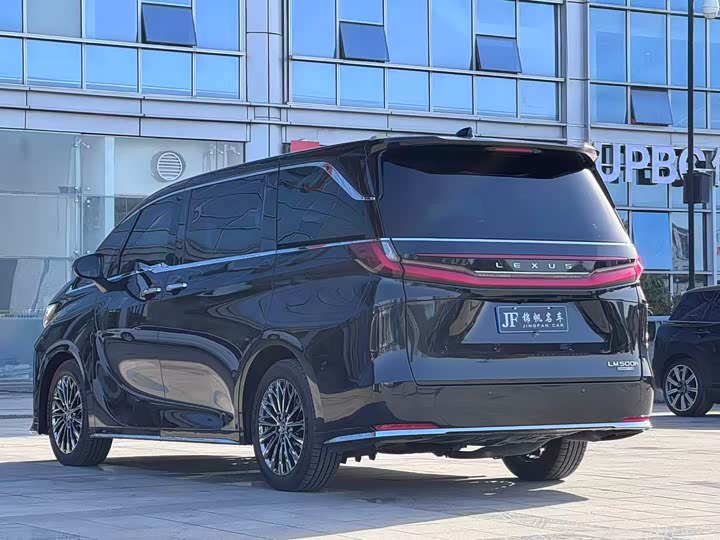 Фото 4 - Lexus LM