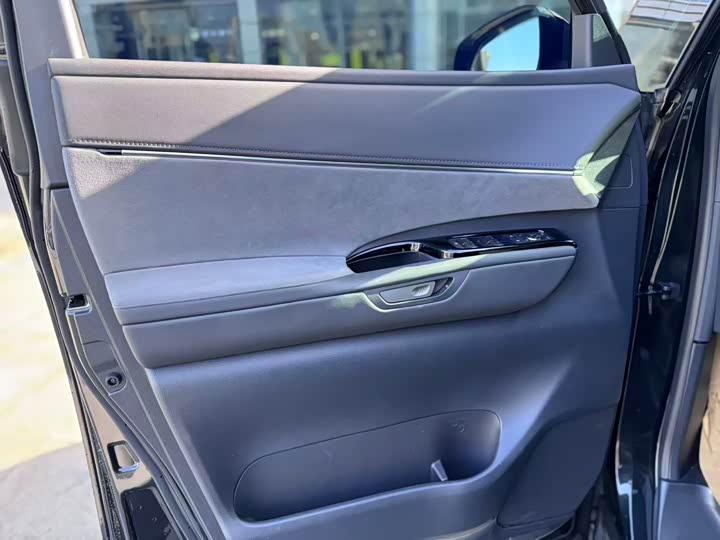 Фото 6 - Lexus LM