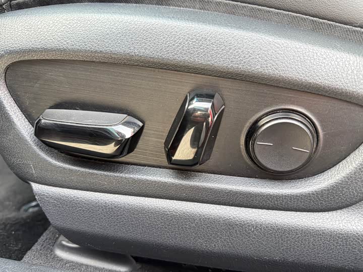 Фото 13 - Lexus ES