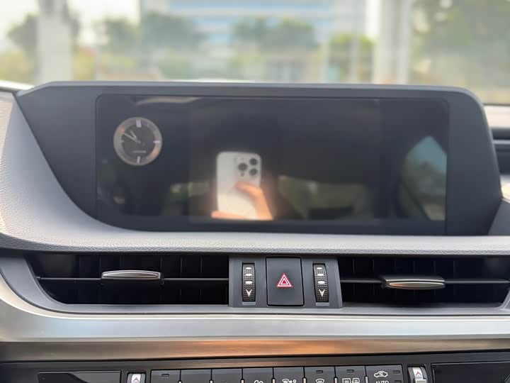 Фото 15 - Lexus ES