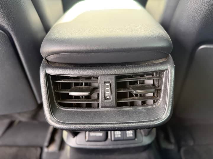 Фото 16 - Lexus ES