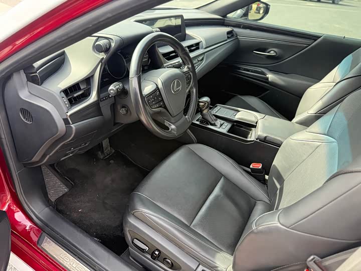 Фото 8 - Lexus ES