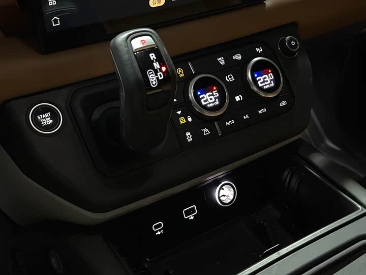 Фото 12 - Land Rover Defender