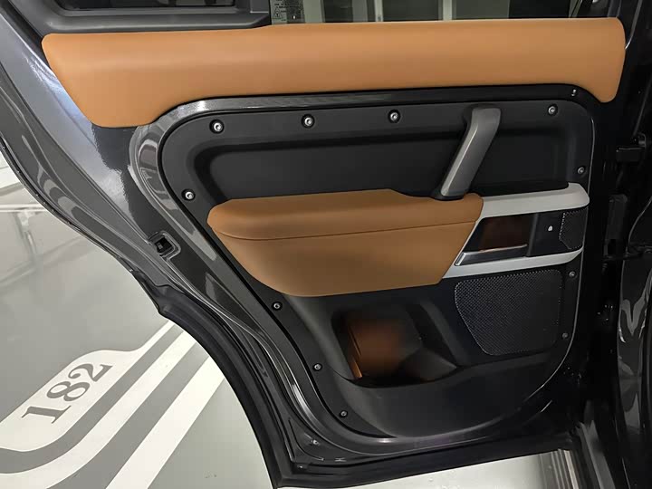 Фото 15 - Land Rover Defender