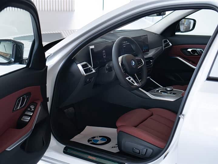 Фото 17 - BMW i3