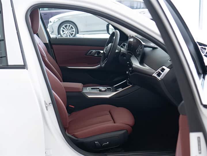 Фото 24 - BMW i3