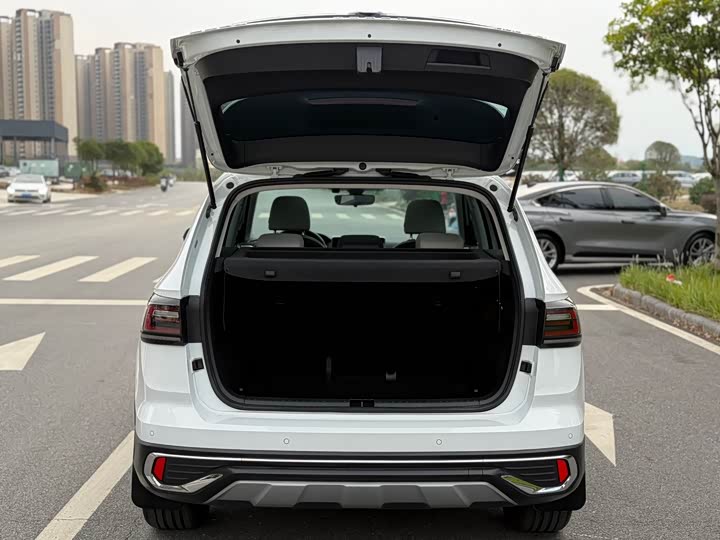 Фото 7 - Volkswagen Tharu