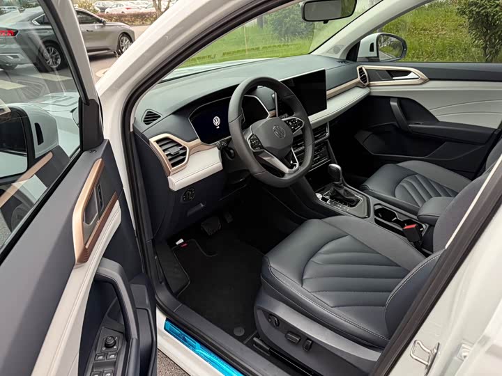 Фото 8 - Volkswagen Tharu