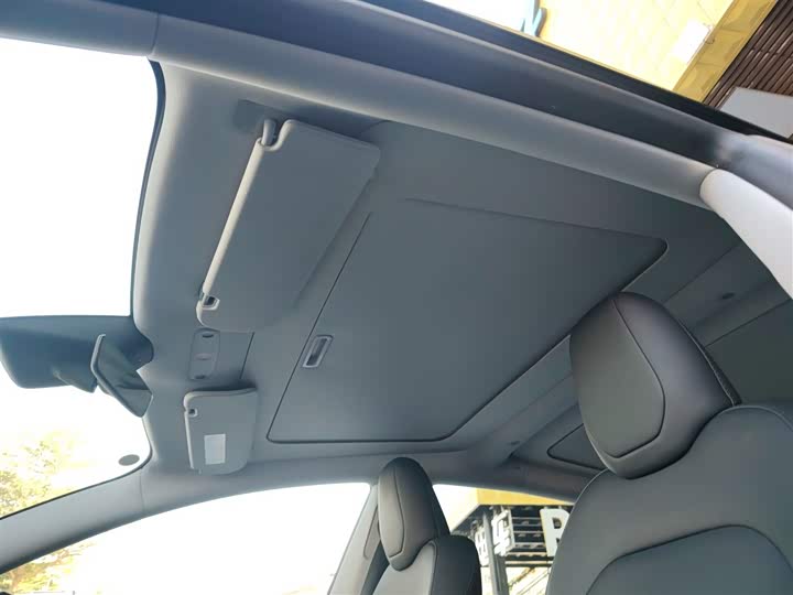 Фото 18 - Tesla Model 3